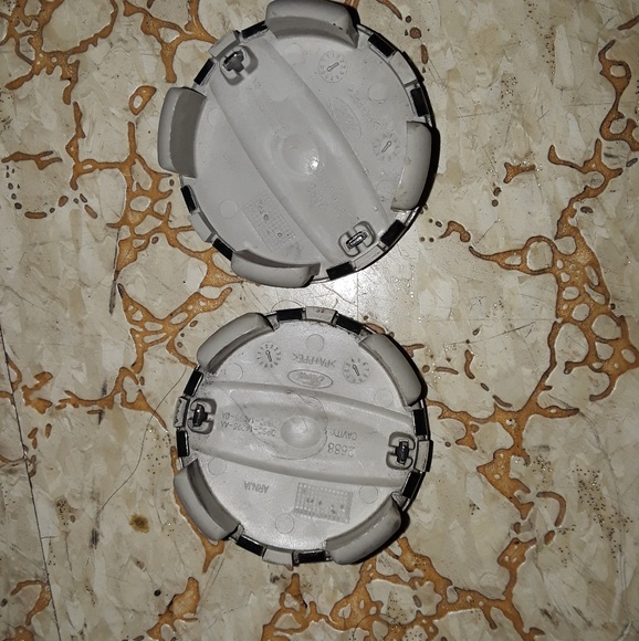 1/2
2 Lincoln Continental, MKC, MKX, MKZ OEM Cent - Picture 2 of 2